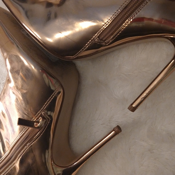 Forever 21 high heeled Gold ankle boots - Picture 3 of 5